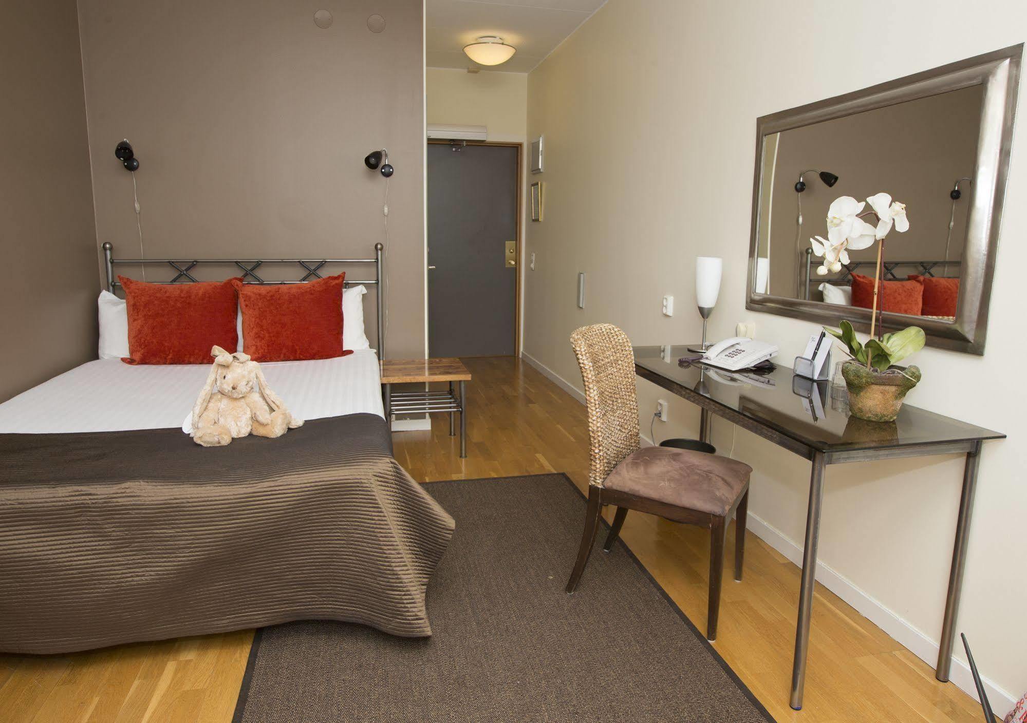 Maude'S Hotel Enskede Stockholm Buitenkant foto