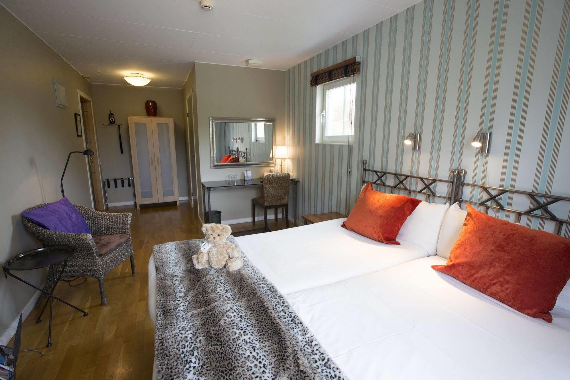 Maude'S Hotel Enskede Stockholm Buitenkant foto